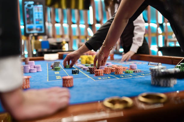 American Roulette wheel with 38 pockets displayed in rajatoge live-dealer studio